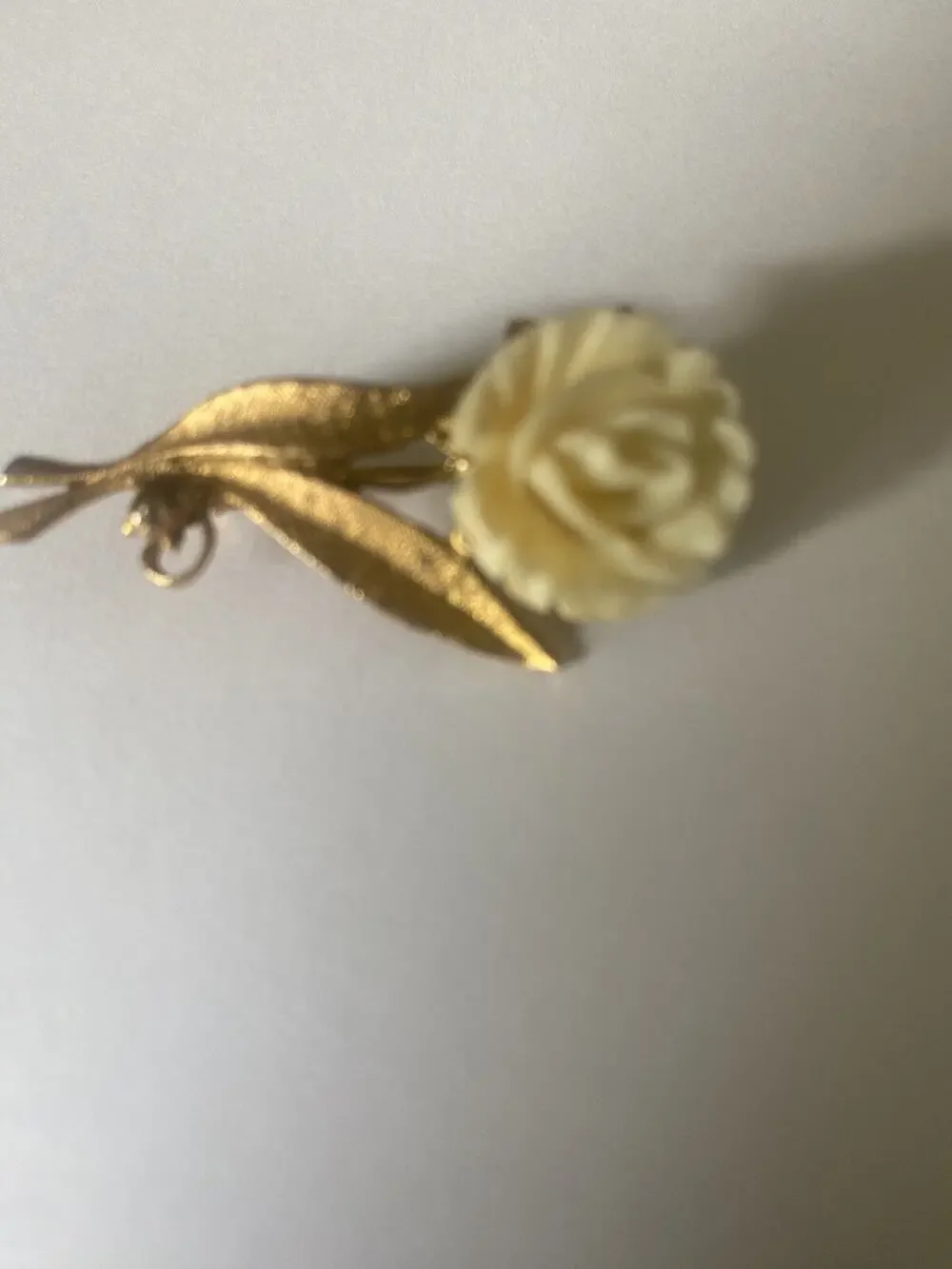 Vintage White Rose Pin Gold Tone Rhinestone Accent Nature Garden Trees Flowers